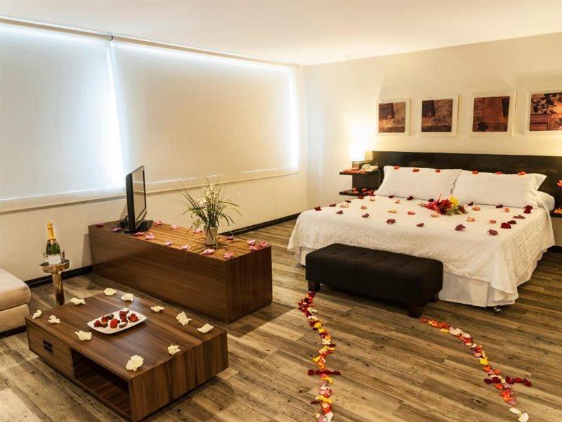 Hotel Bogota Virrey Esterno foto