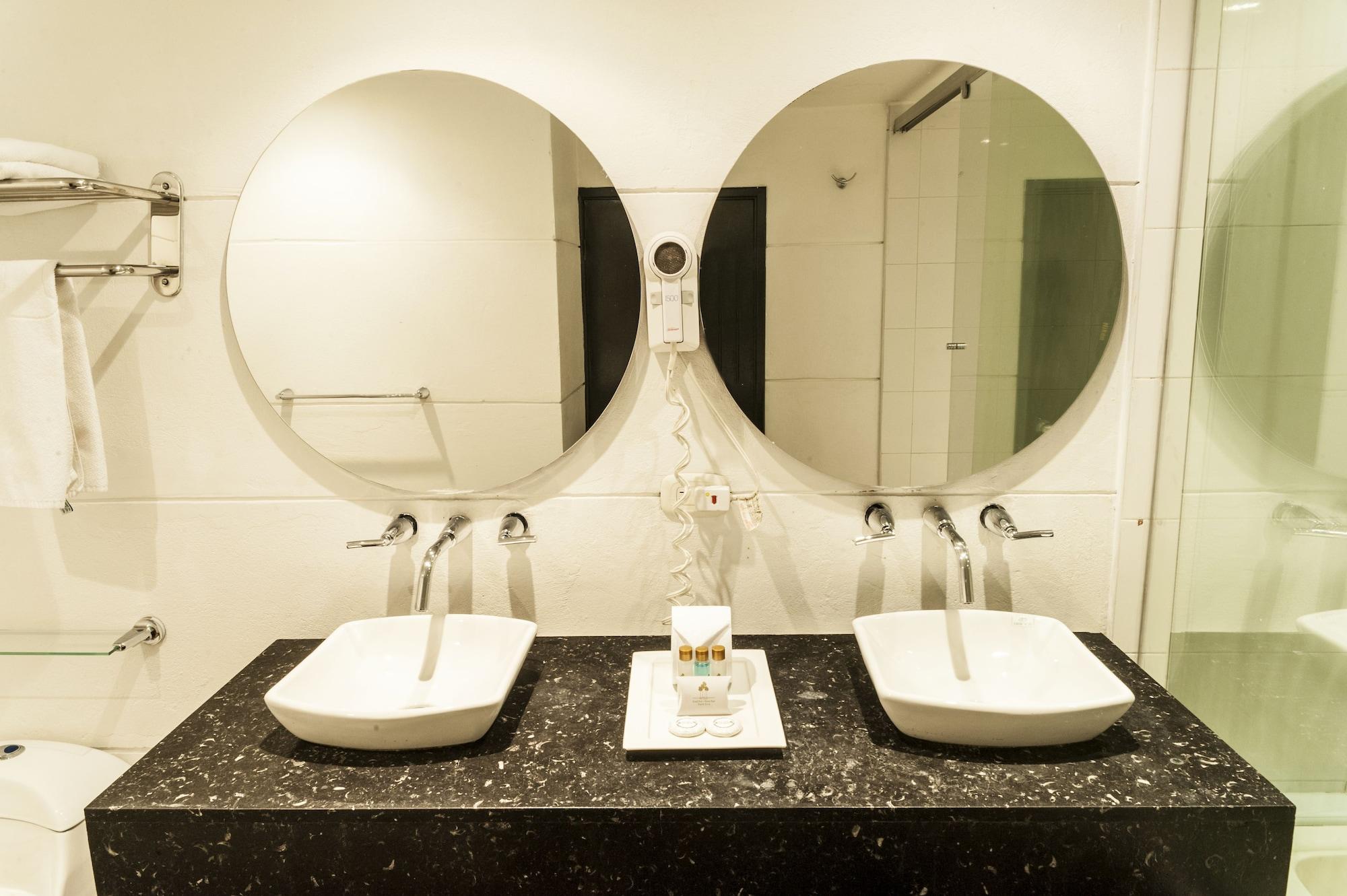 Hotel Bogota Virrey Esterno foto