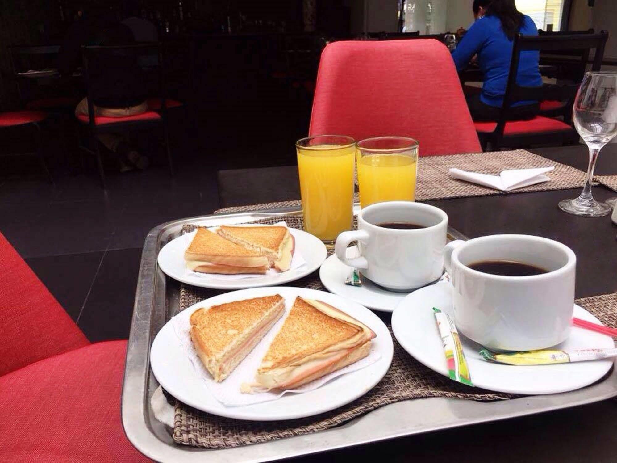 Hotel Bogota Virrey Esterno foto