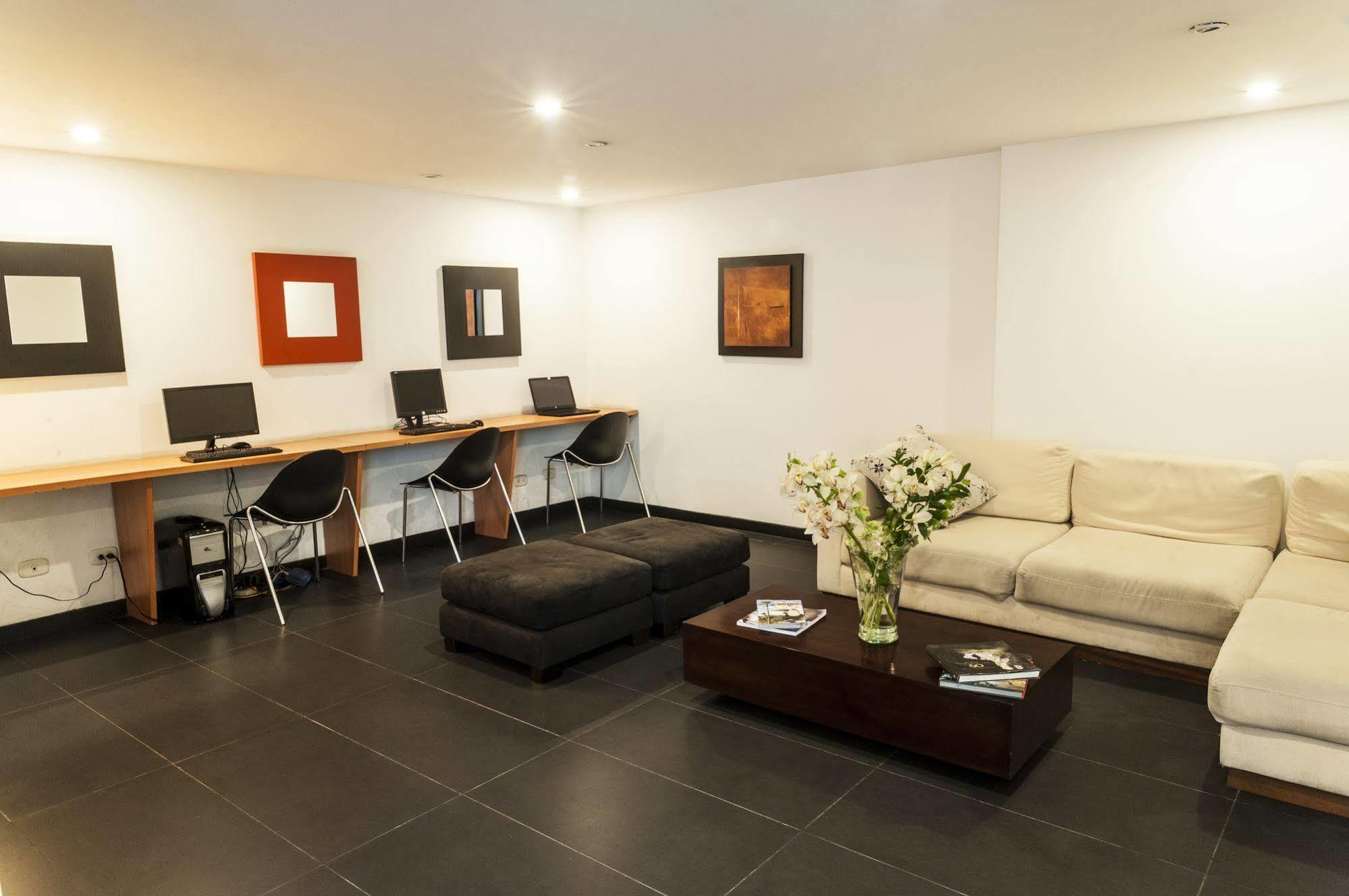 Hotel Bogota Virrey Esterno foto