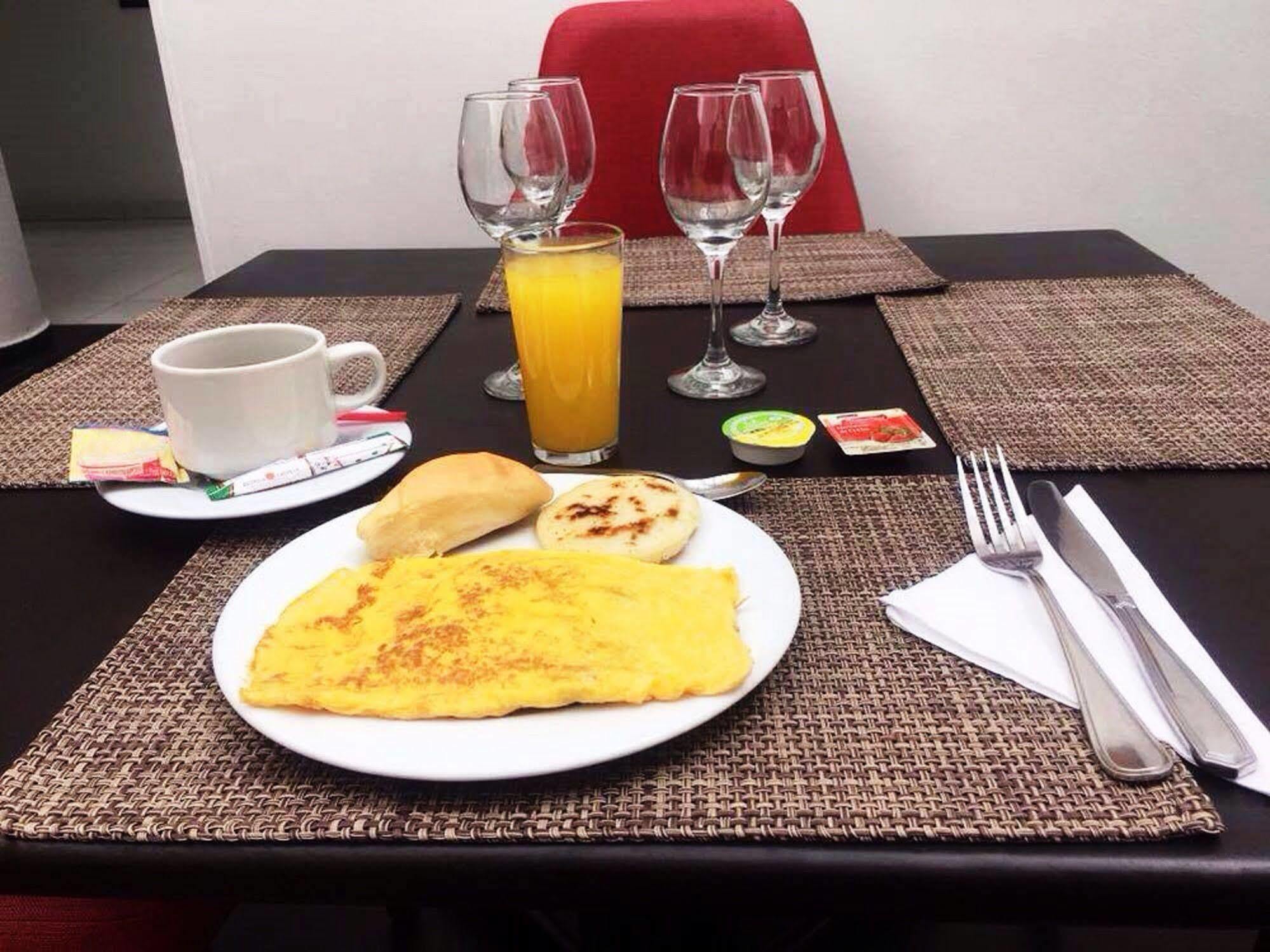 Hotel Bogota Virrey Esterno foto